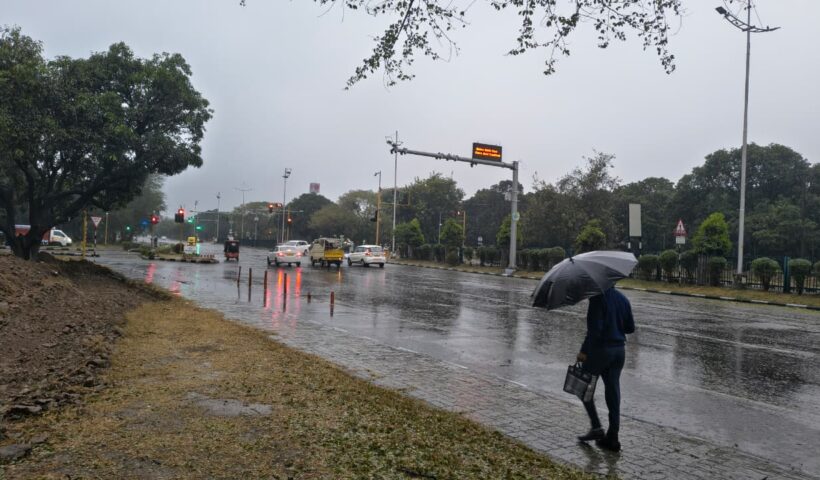 Punjab Weathere Update: पंजाब में बारिश के साथ तेज हवाओं का क्रम जारी, बारिश और तुफान से भारी नुकसान, जानिए आपके राज्य में कैसा रहेगा मौसम?