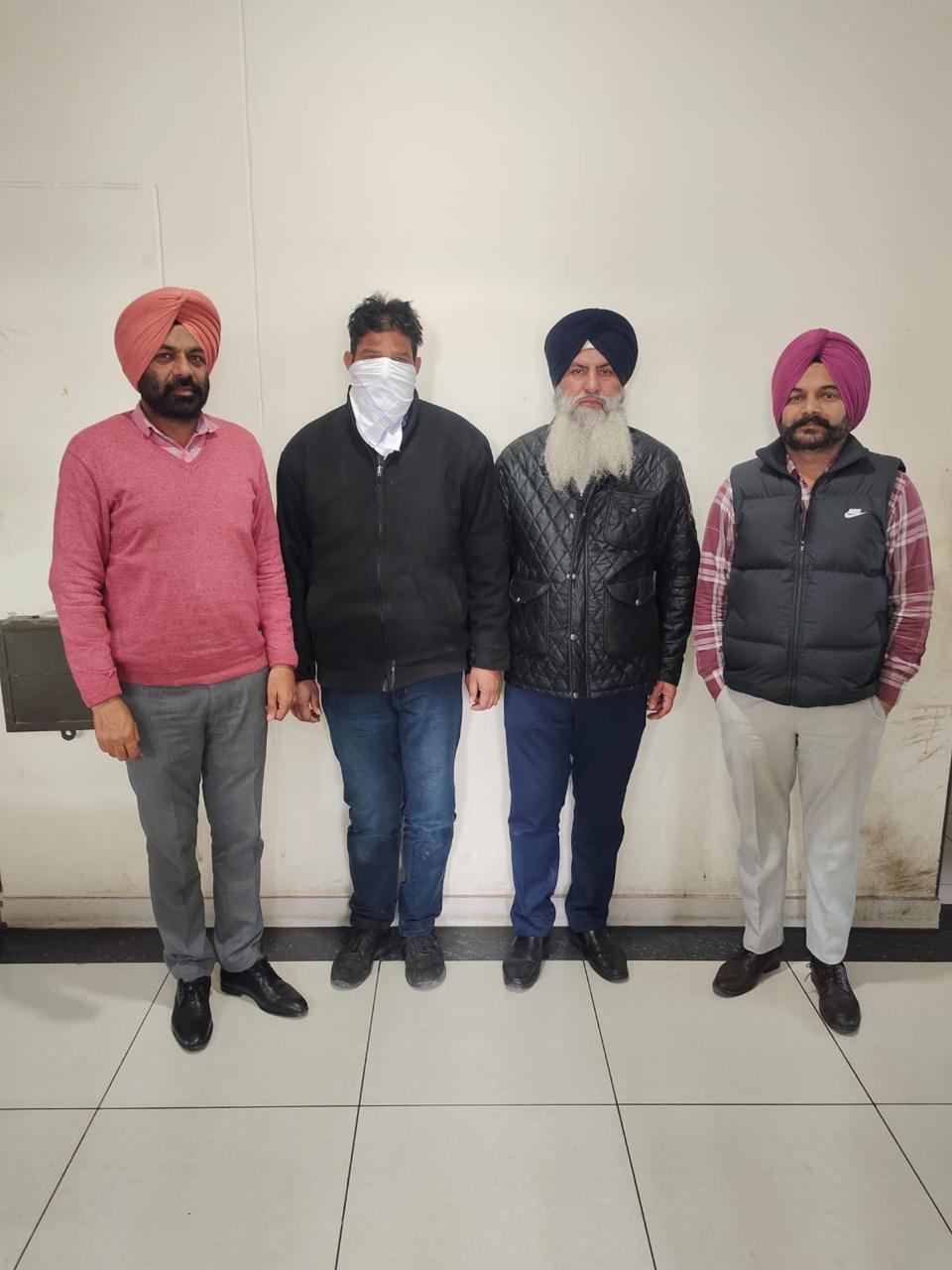 Punjab Vigilance Bureau nabs Head Constable red handed accepting bribe of Rs 5.2 lakh