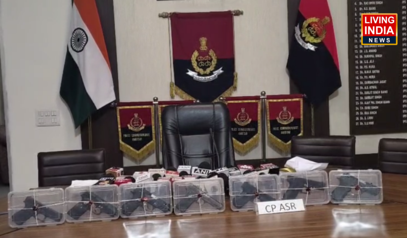 Amritsar Smugglers Arrested: अमृतसर में पाकिस्तानी हैंडलर्स से संपर्क वाले तस्कर गिरफ्तार, ड्रोन के ज़रिए पाकिस्तान बॉर्डर होती थी हथियारों की सप्लाई