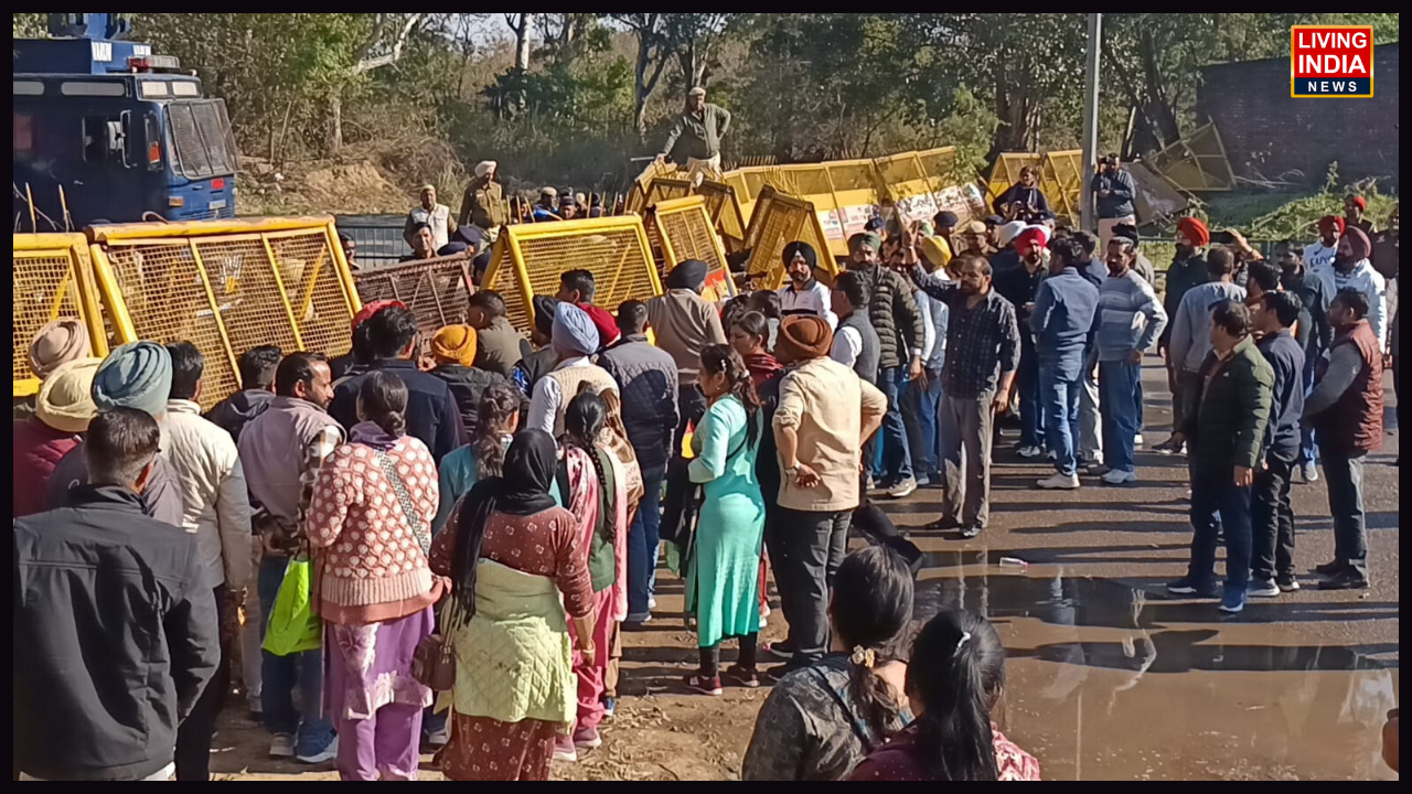 ਪੰਜਾਬ ਵਿੱਚ ਆਪਣੀਆਂ ਮੰਗਾਂ ਨੂੰ ਲੈ ਕੇ ਸੰਘਰਸ਼ ਕਰ ਰਹੇ ਸਪੈਸ਼ਲ ਕੈਡਰ ਅਧਿਆਪਕਾਂ ਅਤੇ ਪੁਲਿਸ ਵਿਚਾਲੇ ਅੱਜ ਉਸ ਸਮੇਂ ਟਕਰਾਅ ਵਾਲੀ ਸਥਿਤੀ ਬਣ ਗਈ