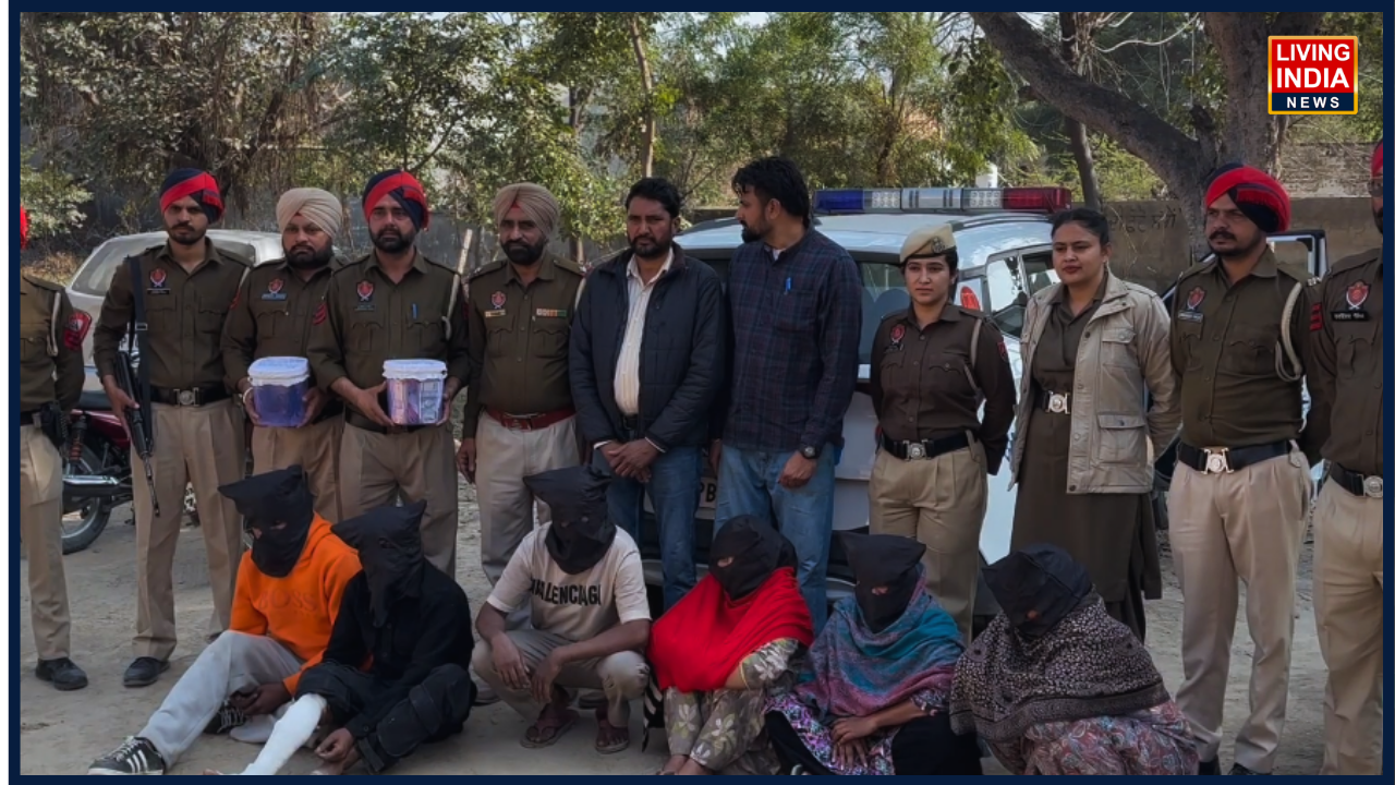 ਪੰਜਾਬ ਪੁਲਿਸ ਵੱਲੋਂ ਮਾੜੇ ਅਨਸਰਾਂ ਵਿਰੁੱਧ ਵਿੱਢੀ ਗਈ ਮੁਹਿੰਮ ਤਹਿਤ ਫ਼ਰੀਦਕੋਟ ਪੁਲਿਸ ਨੇ ਇੱਕ ਬਹੁਤ ਹੀ ਸ਼ਾਤਰ ਅੰਤਰ-ਜ਼ਿਲ੍ਹਾ ਚੋਰ ਗਿਰੋਹ ਨੂੰ ਕਾਬੂ ਕਰਨ ਵਿੱਚ ਵੱਡੀ ਸਫਲਤਾ ਹਾਸਲ ਕੀਤੀ ਹੈ।