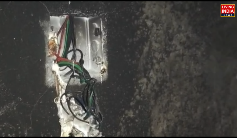 ਤਹਿਸੀਲ ਫਿਲੌਰ ਦੇ ਅਧੀਨ ਪੈਂਦੇ ਪਿੰਡ ਸੰਗ ਢੇਸੀਆਂ ਵਿੱਚ ਬੀਤੇ ਦਿਨੀਂ ਉਸ ਵੇਲੇ ਦਹਿਸ਼ਤ ਦਾ ਮਾਹੌਲ ਬਣ ਗਿਆ, ਜਦੋਂ ਇੱਥੋਂ ਦੇ ਇੱਕ ਰਿਹਾਇਸ਼ੀ ਮਕਾਨ ਵਿੱਚ ਅਚਾਨਕ ਅੱਗ ਭੜਕ ਗਈ।