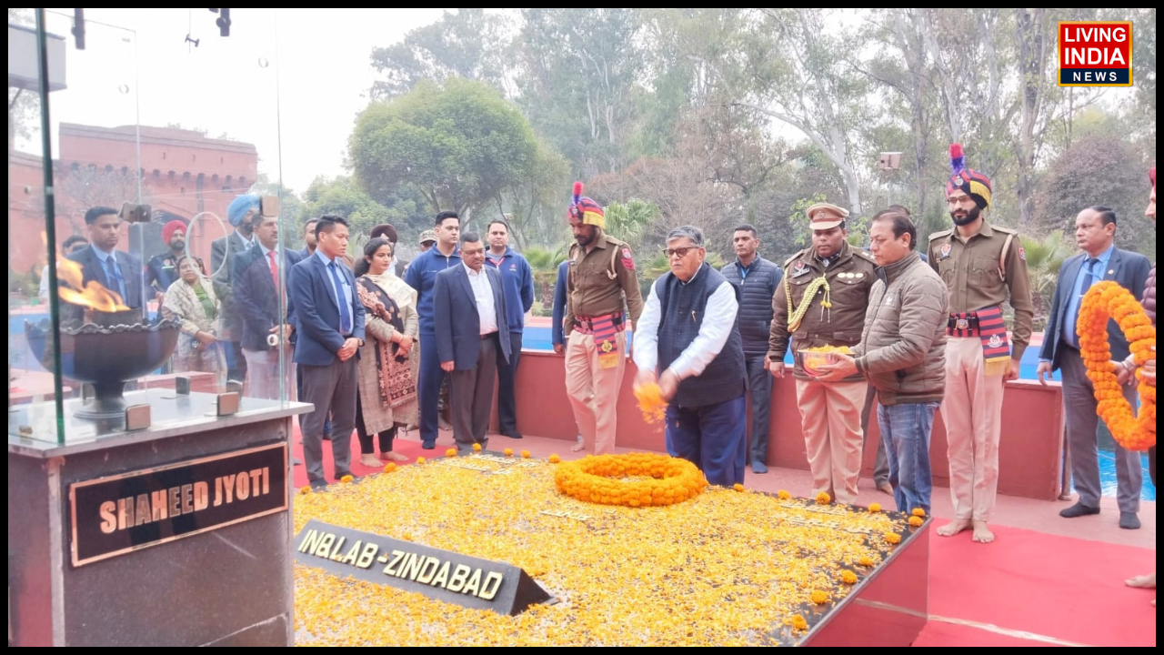 ਪੰਜਾਬ ਦੇ ਰਾਜਪਾਲ ਸ੍ਰੀ ਗੁਲਾਬ ਚੰਦ ਕਟਾਰੀਆ ਨੇ ਅੱਜ ਫ਼ਿਰੋਜ਼ਪੁਰ ਸਥਿਤ ਇਤਿਹਾਸਕ ਹੁਸੈਨੀਵਾਲਾ ਸ਼ਹੀਦੀ ਸਮਾਰਕ ਦਾ ਦੌਰਾ ਕੀਤਾ।