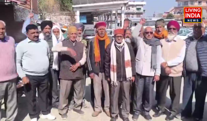 HRTC Pensioners Protest: हिमचाल सरकार पर भड़का एचआरटीसी पेंशनर्स का गुस्सा, पेंशनर्स बोले कार्यालय में धूल फांक रहे मेडिकल बिल