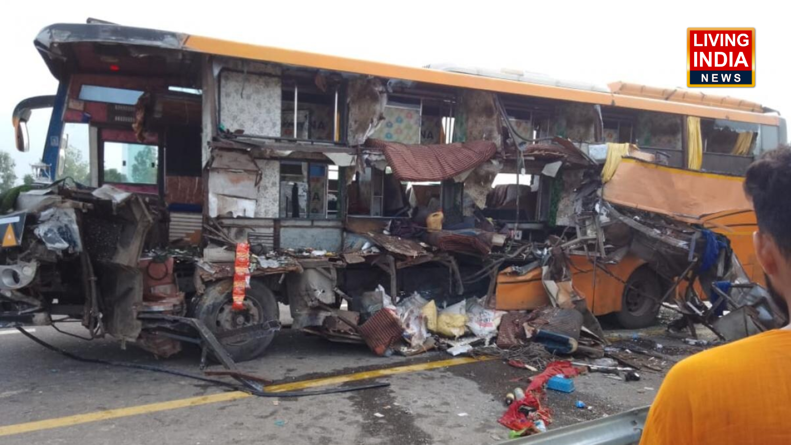 Lucknow Bus Accident: लखनऊ में पूर्वांचल एक्सप्रेस पर पलटी तेज रफ्तार बस जानिए कितनो की हुई मौत और क्या रहा हादसे का कारण?