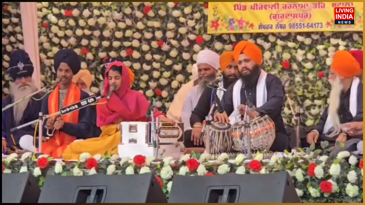 ਸੁਰਾਂ ਦੀ ਮਲਿਕਾ ਅਤੇ ਬਿਹਾਰ ਤੋਂ ਵਿਧਾਇਕਾ ਮੈਥਲੀ ਠਾਕੁਰ ਅੱਜ ਬਟਾਲਾ ਨੇੜਲੇ ਪਿੰਡ ਪੀਰੋ ਵਾਲੀ ਵਿਖੇ ਕਰਵਾਏ ਜਾ ਰਹੇ ਧਾਰਮਿਕ ਸਮਾਗਮ ਵਿੱਚ ਹਾਜ਼ਰੀ ਭਰਨ ਪਹੁੰਚੀ।