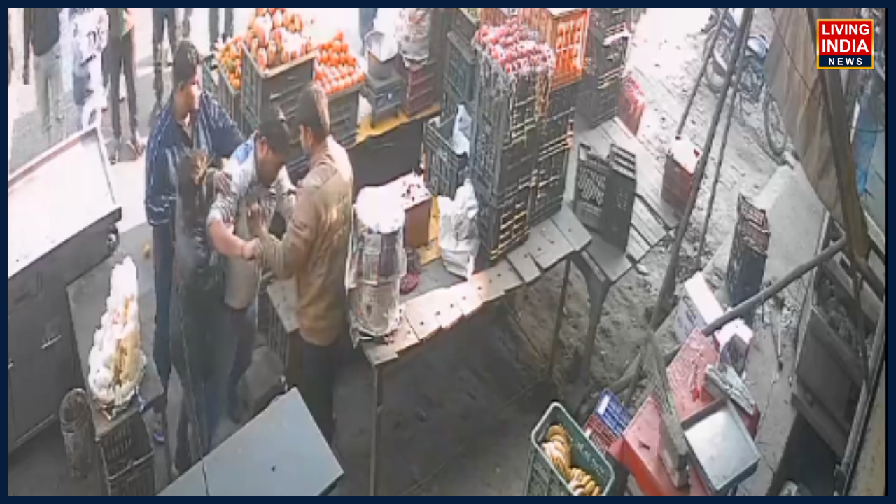 ਹਰਿਆਣਾ ਦੇ ਪਲਵਲ ਜ਼ਿਲ੍ਹੇ ਵਿੱਚ ਸ਼ਰਾਰਤੀ ਅਨਸਰਾਂ ਦੇ ਹੌਸਲੇ ਇੰਨੇ ਬੁਲੰਦ ਹਨ ਕਿ ਉਨ੍ਹਾਂ ਨੂੰ ਨਾ ਤਾਂ ਕਾਨੂੰਨ ਦਾ ਡਰ ਹੈ ਅਤੇ ਨਾ ਹੀ ਪੁਲਿਸ ਦਾ ਕੋਈ ਖ਼ੌਫ਼। ਹੋਡਲ ਦੇ ਪੁਨਹਾਨਾ ਚੌਕ 'ਤੇ ਸਥਿਤ 'ਅਗ