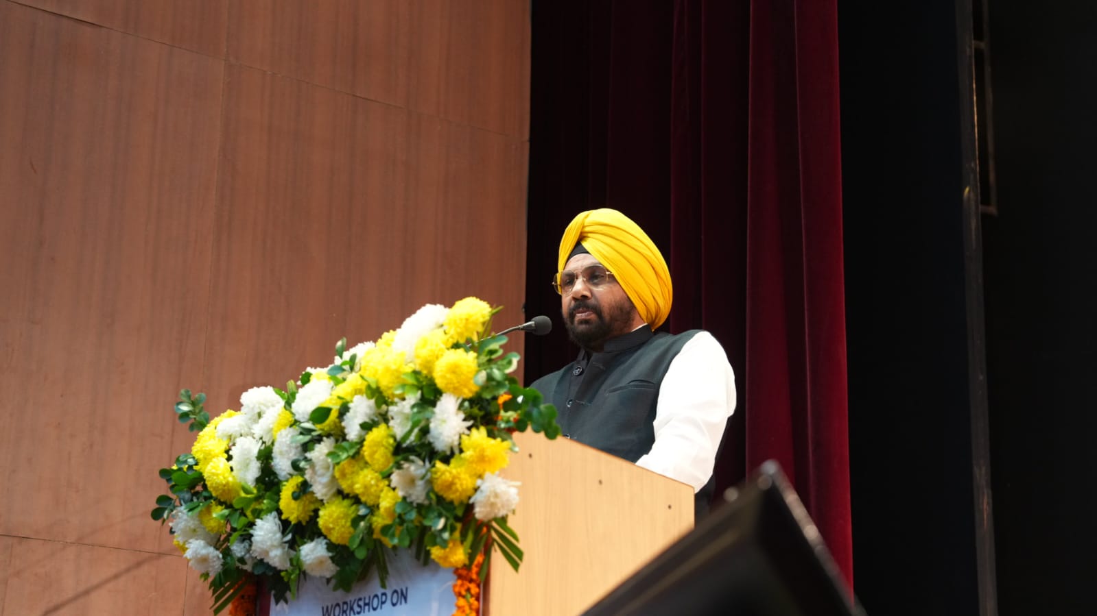 लोक निर्माण मंत्री ने सड़क सुरक्षा वर्कशॉप के दौरान ब्लैक स्पॉटों को समाप्त करने में और तेजी लाने को कहा