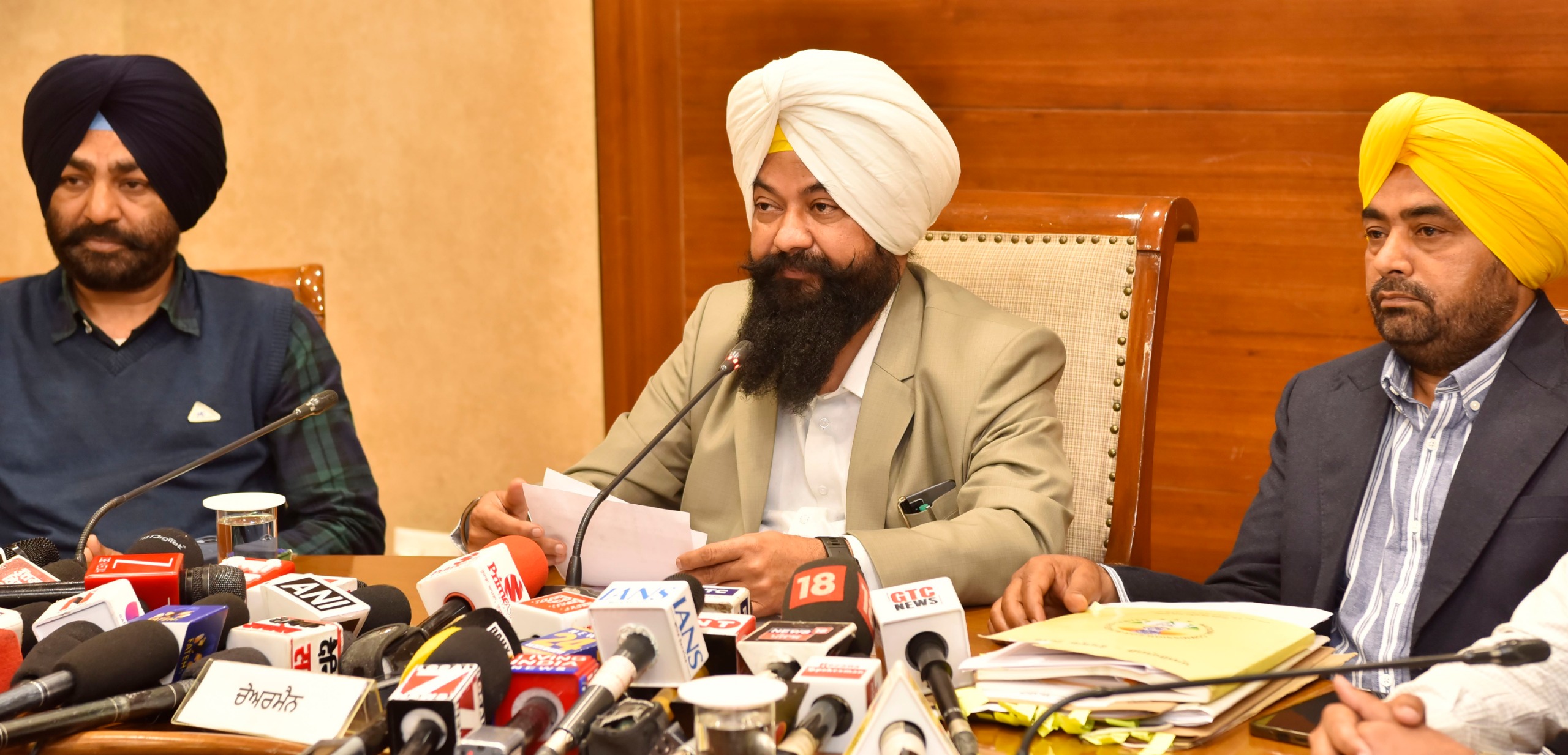 जसवीर सिंह गढ़ी द्वारा पंजाब पुलिस अधिकारियों को एस.सी.एस.टी. एक्ट के बारे में प्रशिक्षण प्रक्रिया को और तेज करने के निर्देश