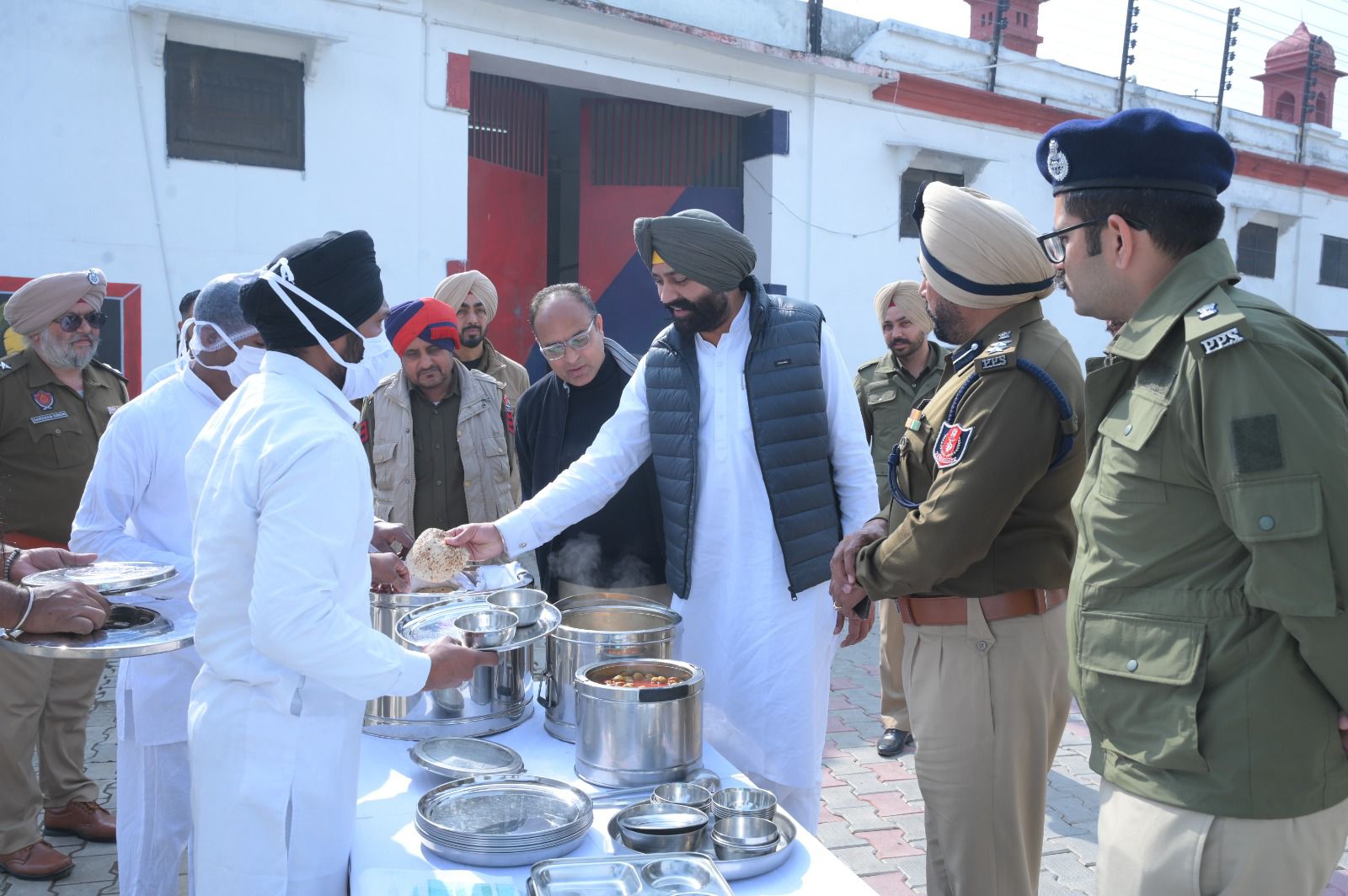 ਜੇਲ੍ਹ ਮੰਤਰੀ ਲਾਲਜੀਤ ਸਿੰਘ ਭੁੱਲਰ ਵੱਲੋਂ ਪਟਿਆਲਾ ਅਤੇ ਨਾਭਾ ਜੇਲ੍ਹਾਂ ਦਾ ਅਚਨਚੇਤ ਨਿਰੀਖਣ, ਸਰਕਾਰ ਜੇਲ੍ਹਾਂ ਨੂੰ ਨਸ਼ਾ ਮੁਕਤ ਰੱਖਣ ਲਈ ਵਚਨਬੱਧ-ਲਾਲਜੀਤ ਸਿੰਘ ਭੁੱਲਰ