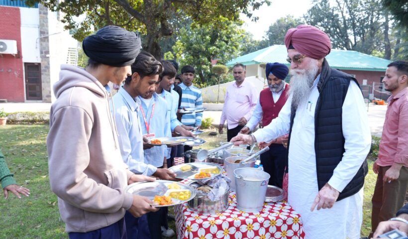 ਸਪੀਕਰ ਨੇ ਆਪਣੀ ਰਿਹਾਇਸ਼ ਵਿਖੇ ਪੀਐਮ ਸ੍ਰੀ ਸਰਕਾਰੀ ਸੀਨੀਅਰ ਸੈਕੰਡਰੀ ਸਕੂਲ, ਗੋਧੇਵਾਲਾ (ਮੋਗਾ) ਦੇ ਵਿਦਿਆਰਥੀਆਂ ਨਾਲ ਕੀਤੀ ਗੱਲਬਾਤ