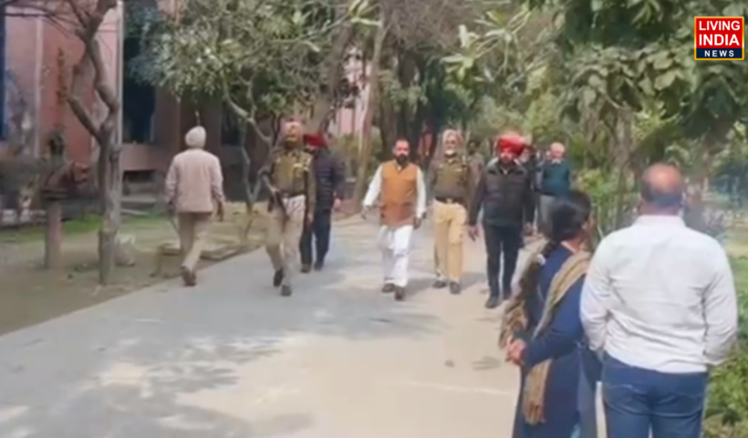 ਸਰਹੱਦੀ ਜ਼ਿਲ੍ਹੇ ਗੁਰਦਾਸਪੁਰ ਵਿੱਚ ਚੋਰਾਂ ਦੇ ਹੌਸਲੇ ਇੰਨੇ ਬੁਲੰਦ ਹੋ ਚੁੱਕੇ ਹਨ ਕਿ ਹੁਣ ਖ਼ੁਦ ਪੁਲਿਸ ਮੁਲਾਜ਼ਮ ਵੀ ਚੋਰੀ ਦੀਆਂ ਵਾਰਦਾਤਾਂ ਤੋਂ ਸੁਰੱਖਿਅਤ ਨਹੀਂ ਹਨ।