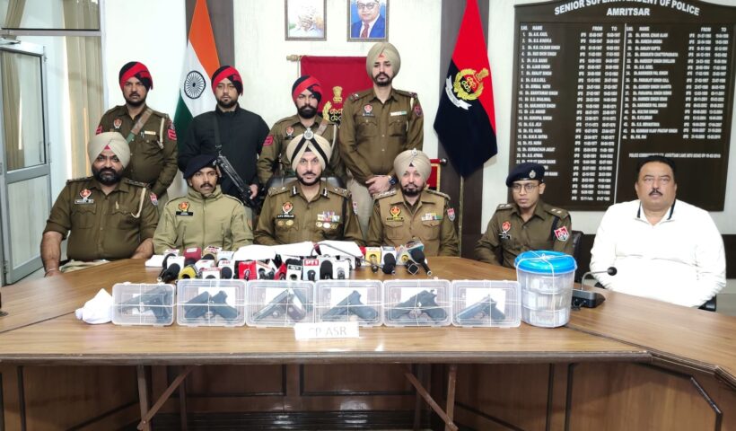 CROSS-BORDER SMUGGLING: ਅੰਮ੍ਰਿਤਸਰ ਤੋਂ ਛੇ ਪਿਸਤੌਲਾਂ, 115 ਗ੍ਰਾਮ ਹੈਰੋਇਨ ਅਤੇ 11.9 ਲੱਖ ਰੁਪਏ ਦੀ ਡਰੱਗ ਮਨੀ ਸਮੇਤ ਸਰਹੱਦ ਪਾਰ ਦੇ ਤਸਕਰੀ ਨੈੱਟਵਰਕ ਨਾਲ ਜੁੜੇ ਪੰਜ ਵਿਅਕਤੀ ਕਾਬੂ
