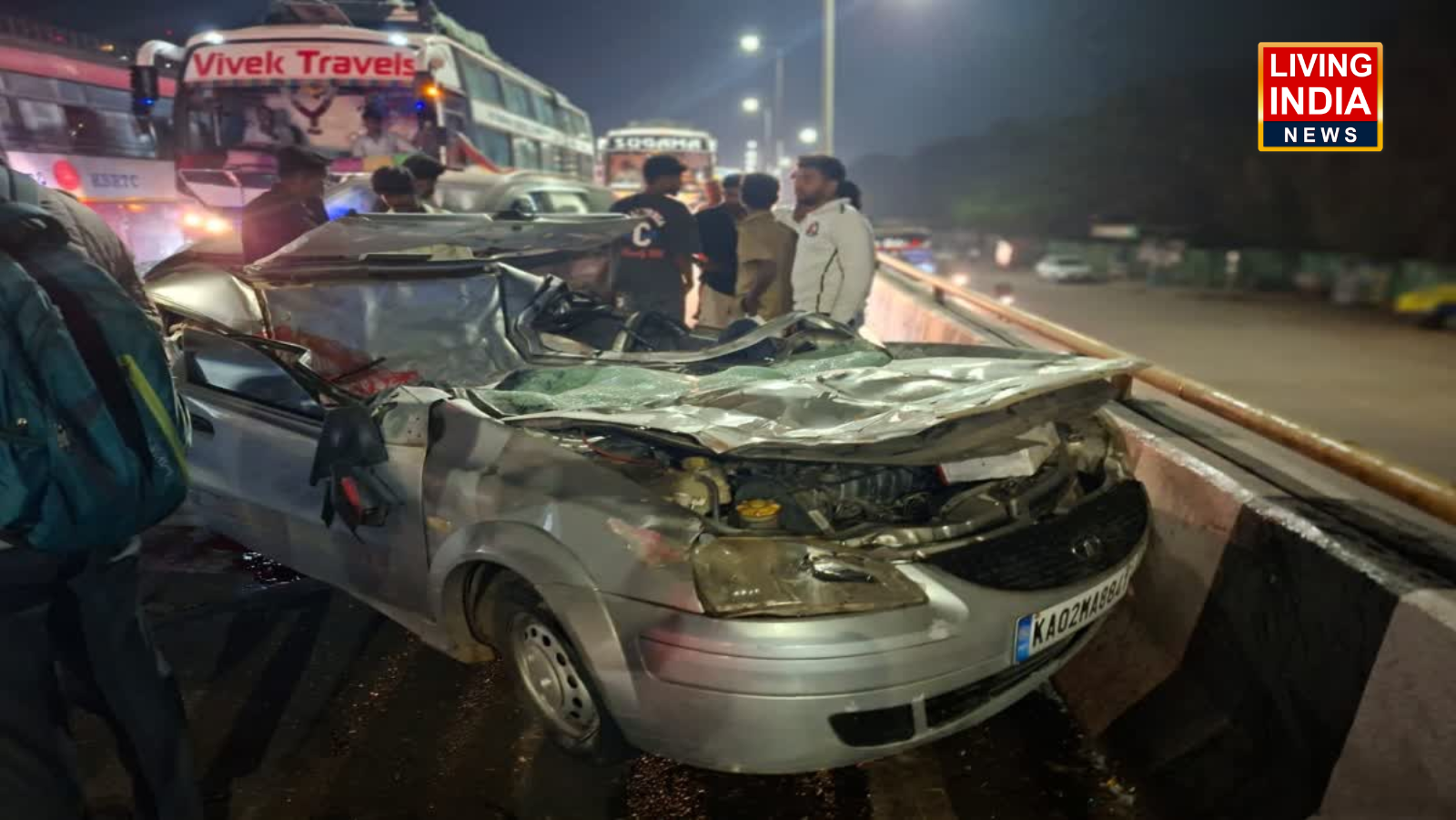 Bangalore Tragic Accident: बंगलूरू में दर्दनाक हादसा, कार की कर्नाटक की सरकारी बस से टक्कर, 17 से 22 साल के पांच युवकों ने जान से धोया हाथ, जाने कैसे हुआ हादसा?