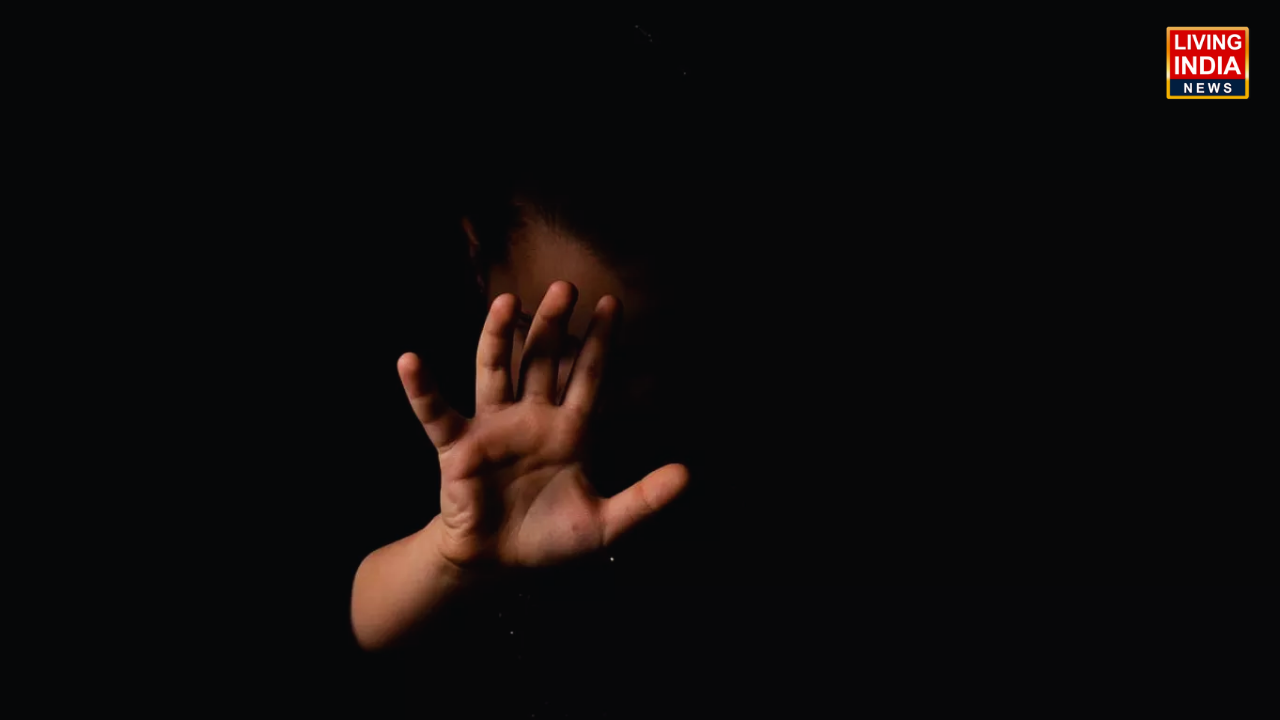 ਜ਼ਿਲ੍ਹੇ ਦੇ ਪਿੰਡ ਚੂੜਪੁਰ ਜੱਟਾਂ ਤੋਂ ਇੱਕ ਬੇਹੱਦ ਸ਼ਰਮਨਾਕ ਮਾਮਲਾ ਸਾਹਮਣੇ ਆਇਆ ਹੈ, ਜਿੱਥੇ ਪਿੰਡ ਦੇ ਗੁਰਦੁਆਰਾ ਸਾਹਿਬ ਵਿੱਚ ਸੇਵਾ ਨਿਭਾ ਰਹੇ ਇੱਕ ਪਾਠੀ