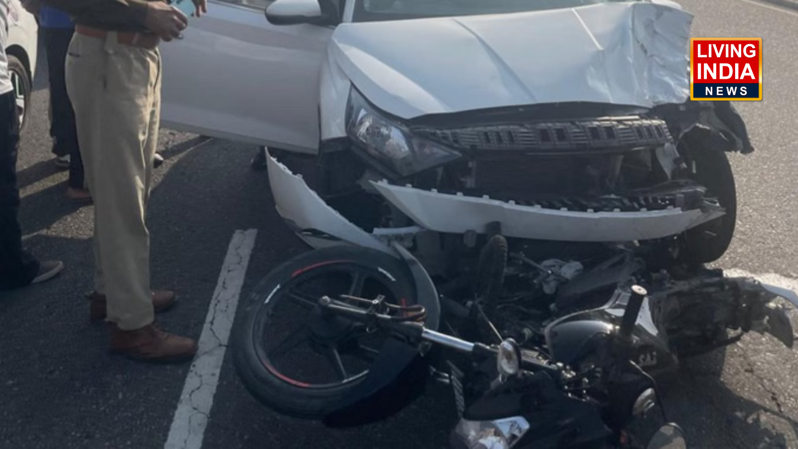 Ludhiana-Ferozepur Highway Accident: लुधियाना-फिरोजपुर हाईवे में तेज रफ्तार कार ने बाइक को मारी टक्कर, हवा में उछला राइडर, जानिए कैसे हुआ हादसा?