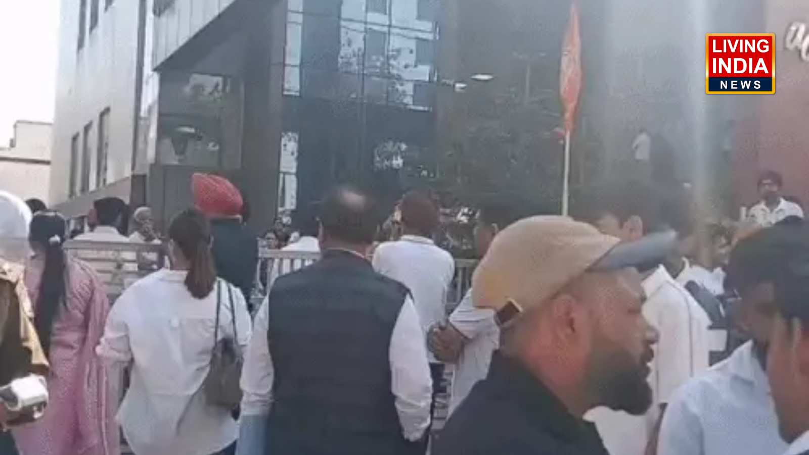 Chandigarh Bomb Therat: चंड़ीगढ़ के कई विभागों को मिली बम से उड़ने की धमकी, पुलिस की अधिक भीड़ वाले इलाकों में भी चेकिंग