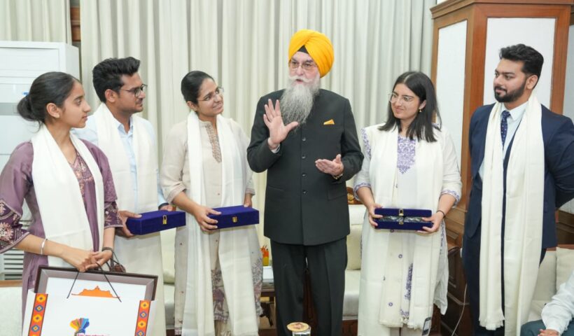 पंजाब विधानसभा हॉल में मौजूदा विधायकों की लगाई तस्वीरों