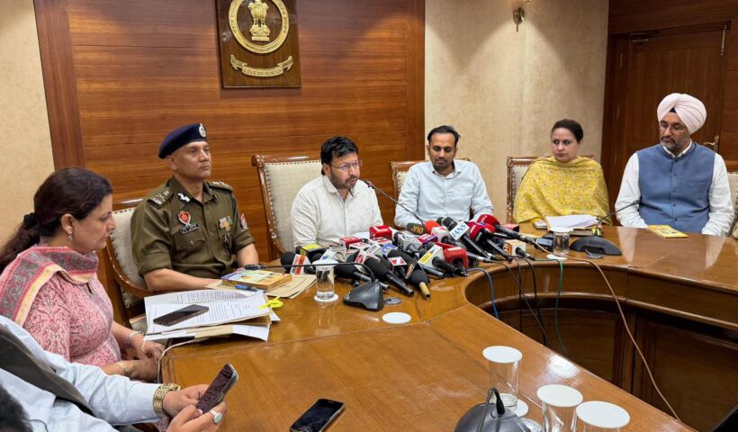 24x7 helplines to assist Punjabis