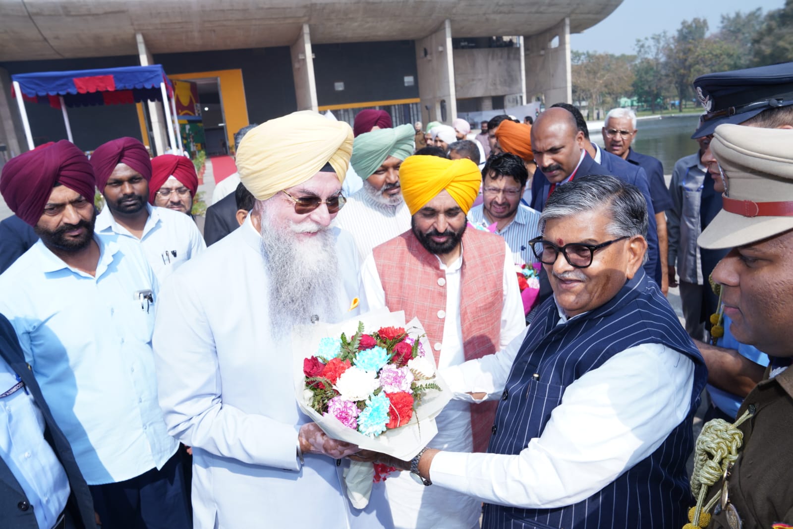 Speaker Punjab Vidhan Sabha and Chief Minister extend warm welcome to the Governor of Punjab at Vidhan Sabha