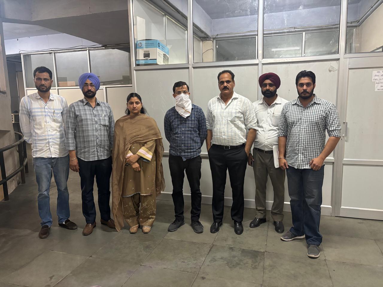 ਪੰਜਾਬ ਵਿਜੀਲੈਂਸ ਬਿਊਰੋ ਵੱਲੋਂ 1,00,000 ਰੁਪਏ ਰਿਸ਼ਵਤ ਲੈਂਦਾ ਡਰੱਗ ਇੰਸਪੈਕਟਰ ਰੰਗੇ ਹੱਥੀਂ ਕਾਬੂ