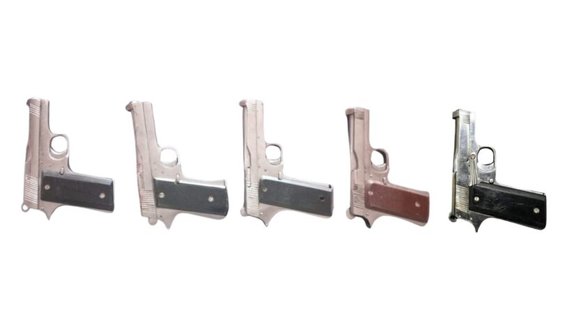 ਕਪੂਰਥਲਾ ਵਿੱਚ ਫਿਲੀਪੀਨਜ਼ ਅਤੇ ਯੂਏਈ ਨਾਲ ਜੁੜੇ ਹਥਿਆਰਾਂ ਦੀ ਸਪਲਾਈ ਮਾਡਿਊਲ ਫੜਿਆ ਗਿਆ; 5 ਪਿਸਤੌਲਾਂ ਸਮੇਤ ਦੋ ਗ੍ਰਿਫ਼ਤਾਰੀਆਂ ਵਿੱਚ ਇੱਕ ਨਾਬਾਲਗ ਵੀ ਸ਼ਾਮਲ ਹੈ