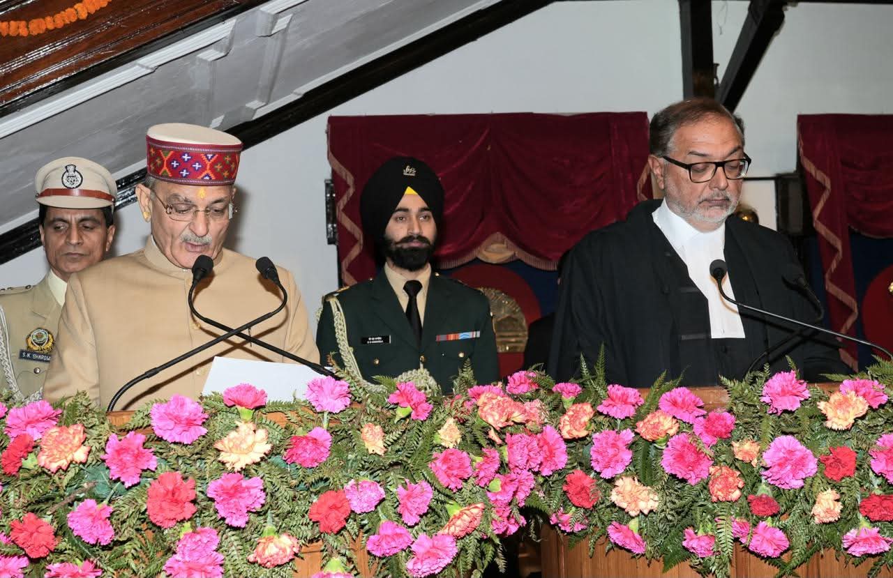 Himachal Governor Oath: हिमाचल के 30वें राज्यपाल कविंद्र गुप्ता ने ली शपथ, जानिए क्या है इनका पंजाब से रिश्ता?