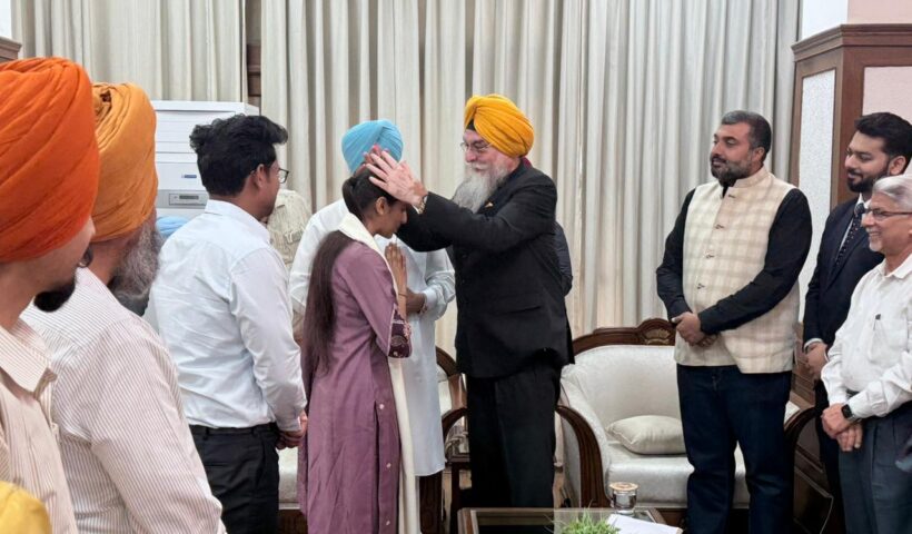 ਸਪੀਕਰ ਨੇ ਸਿਵਲ ਸੇਵਾਵਾਂ ਪ੍ਰੀਖਿਆ ਦੇ ਸਫ਼ਲ ਵਿਦਿਆਰਥੀਆਂ ਨੂੰ ਪੰਜਾਬ ਵਿਧਾਨ ਸਭਾ ਵਿੱਚ ਕੀਤਾ ਸਨਮਾਨਿਤ