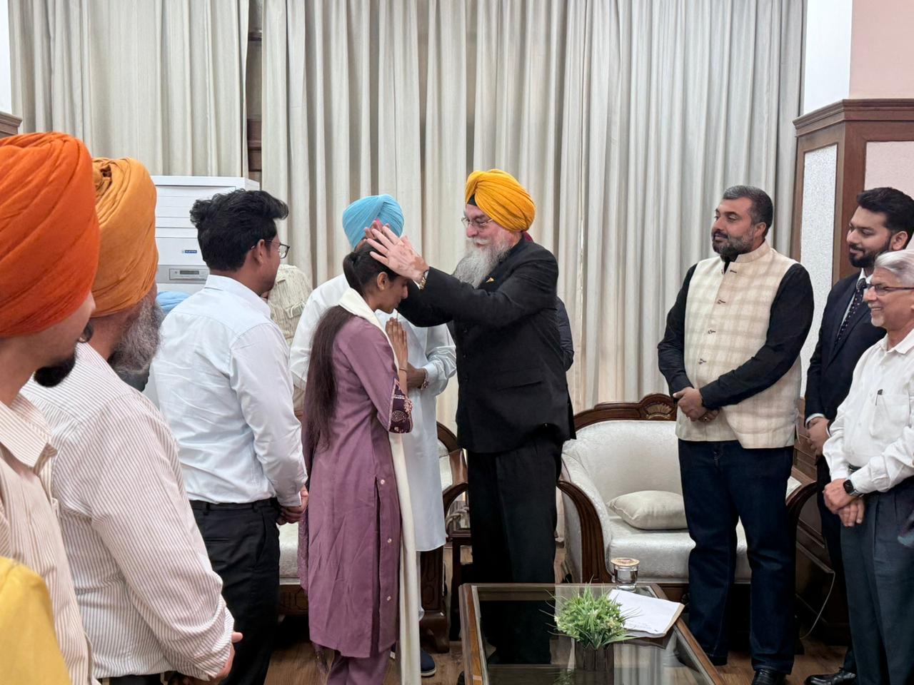 ਸਪੀਕਰ ਨੇ ਸਿਵਲ ਸੇਵਾਵਾਂ ਪ੍ਰੀਖਿਆ ਦੇ ਸਫ਼ਲ ਵਿਦਿਆਰਥੀਆਂ ਨੂੰ ਪੰਜਾਬ ਵਿਧਾਨ ਸਭਾ ਵਿੱਚ ਕੀਤਾ ਸਨਮਾਨਿਤ