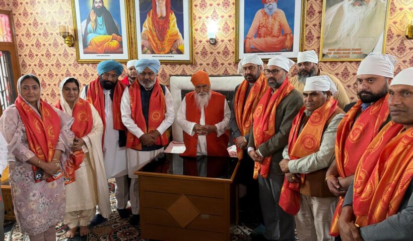 ਸ੍ਰੀ ਗੁਰੂ ਰਵਿਦਾਸ ਬਾਣੀ ਅਧਿਐਨ ਸੈਂਟਰ ਦੀ ਉਸਾਰੀ ਜਲਦ ਸ਼ੁਰੂ ਹੋਵੇਗੀ: ਹਰਪਾਲ ਸਿੰਘ ਚੀਮਾ, ਵਿੱਤ ਮੰਤਰੀ ਹਰਪਾਲ ਸਿੰਘ ਚੀਮਾ ਨੇ ਪ੍ਰੋਜੈਕਟ ਦੇ ਨਕਸ਼ਿਆਂ ਦੀ ਸਮੀਖਿਆ ਲਈ ਡੇਰਾ ਸੱਚਖੰਡ ਬੱਲਾਂ ਦਾ ਕੀਤਾ ਦੌਰਾ