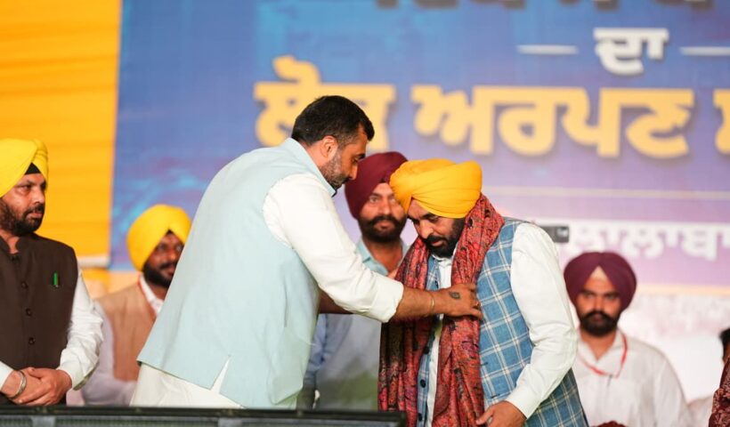 ਪੰਜਾਬ ਵਿੱਚ ਵਿਸ਼ਵ ਪੱਧਰੀ ਸੜਕਾਂ ਦਾ ਮਜ਼ਬੂਤ ਨੈੱਟਵਰਕ ਕਾਇਮ ਕਰ ਰਹੀ ਹੈ ਆਪ ਸਰਕਾਰ-ਮੁੱਖ ਮੰਤਰੀ ਭਗਵੰਤ ਸਿੰਘ ਮਾਨ ਨੇ 300 ਕਿਲੋਮੀਟਰ ਨਵੀਆਂ ਸੜਕਾਂ ਦਾ ਨੀਂਹ ਪੱਥਰ ਰੱਖਿਆ