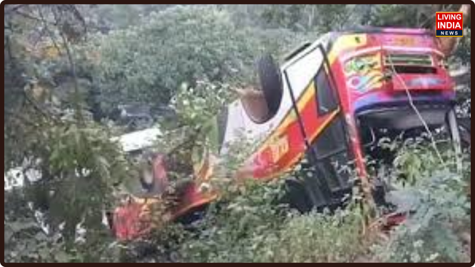 ਆਂਧਰਾ ਪ੍ਰਦੇਸ਼ ਦੇ ਕੁਰਨੂਲ ਜ਼ਿਲ੍ਹੇ ਤੋਂ ਇੱਕ ਬੇਹੱਦ ਦੁਖਦਾਈ ਖ਼ਬਰ ਸਾਹਮਣੇ ਆਈ ਹੈ, ਜਿੱਥੇ ਵੀਰਵਾਰ ਸਵੇਰੇ ਇੱਕ ਬੋਲੇਰੋ ਗੱਡੀ ਅਤੇ ਟਰੱਕ ਵਿਚਕਾਰ ਹੋਈ ਜ਼ਬਰਦਸਤ ਟੱਕਰ