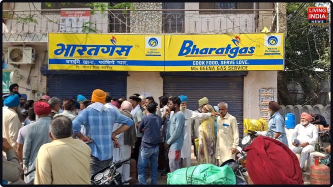 ਪਿਛਲੇ ਕਈ ਦਿਨਾਂ ਤੋਂ ਰਸੋਈ ਗੈਸ (LPG) ਦੀ ਸਪਲਾਈ ਨੂੰ ਲੈ ਕੇ ਚੱਲ ਰਹੀ ਖੱਜਲ-ਖੁਆਰੀ ਕਾਰਨ ਅੱਜ ਕੋਟਕਪੂਰਾ ਵਿੱਚ ਲੋਕਾਂ ਦੇ ਸਬਰ ਦਾ ਬੰਨ੍ਹ ਟੁੱਟ ਗਿਆ।