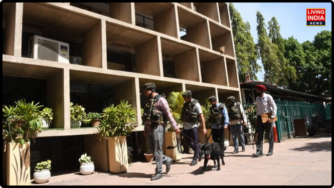 ਪੰਜਾਬ ਵਿੱਚ ਸੁਰੱਖਿਆ ਪ੍ਰਬੰਧਾਂ ਨੂੰ ਲੈ ਕੇ ਵੱਡੀ ਚੁਣੌਤੀ ਖੜ੍ਹੀ ਹੋ ਗਈ ਹੈ। ਚੰਡੀਗੜ੍ਹ ਸਥਿਤ ਪੰਜਾਬ ਭਾਜਪਾ ਦੇ ਦਫ਼ਤਰ 'ਤੇ ਹੋਏ ਹੈਂਡ ਗ੍ਰਨੇਡ ਹਮਲੇ ਤੋਂ ਬਾਅਦ