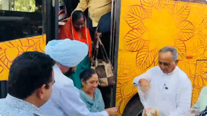 ਪੰਜਾਬ ਸਰਕਾਰ ਦੀ 'ਮੁੱਖ ਮੰਤਰੀ ਤੀਰਥ ਯਾਤਰਾ' ਸਕੀਮ ਤਹਿਤ ਧਾਰਮਿਕ ਅਸਥਾਨਾਂ ਦੇ ਦਰਸ਼ਨ ਕਰਕੇ ਪਰਤੇ ਸ਼ਰਧਾਲੂਆਂ ਦਾ ਅੱਜ ਗੁਰਦਾਸਪੁਰ ਵਿਖੇ ਭਰਵਾਂ