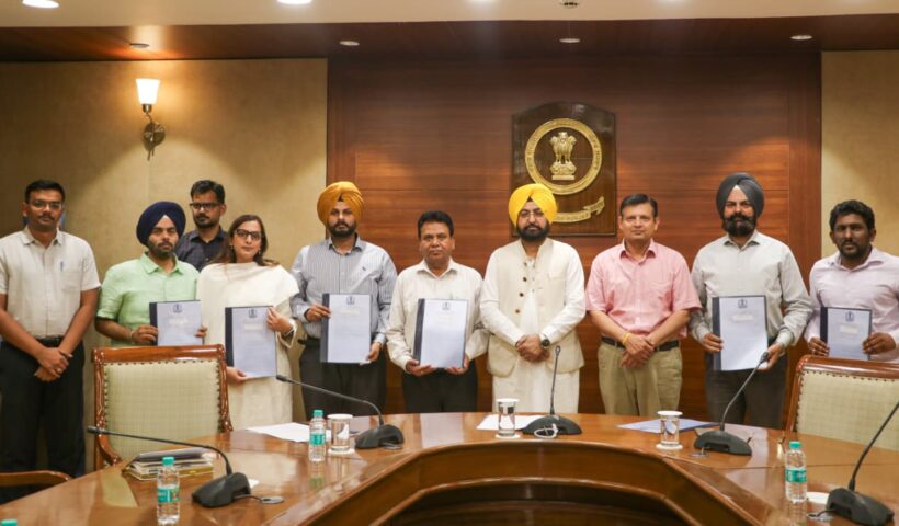23 राजस्व अधिकारी पदोन्नत किए, हरदीप सिंह मुंडियां ने सौंपे पदोन्नति पत्र, 6 अधिकारी ज़िला राजस्व अफ़सर, 8 तहसीलदार और 9 अधिकारी नायब तहसीलदार के रूप में पदोन्नत*