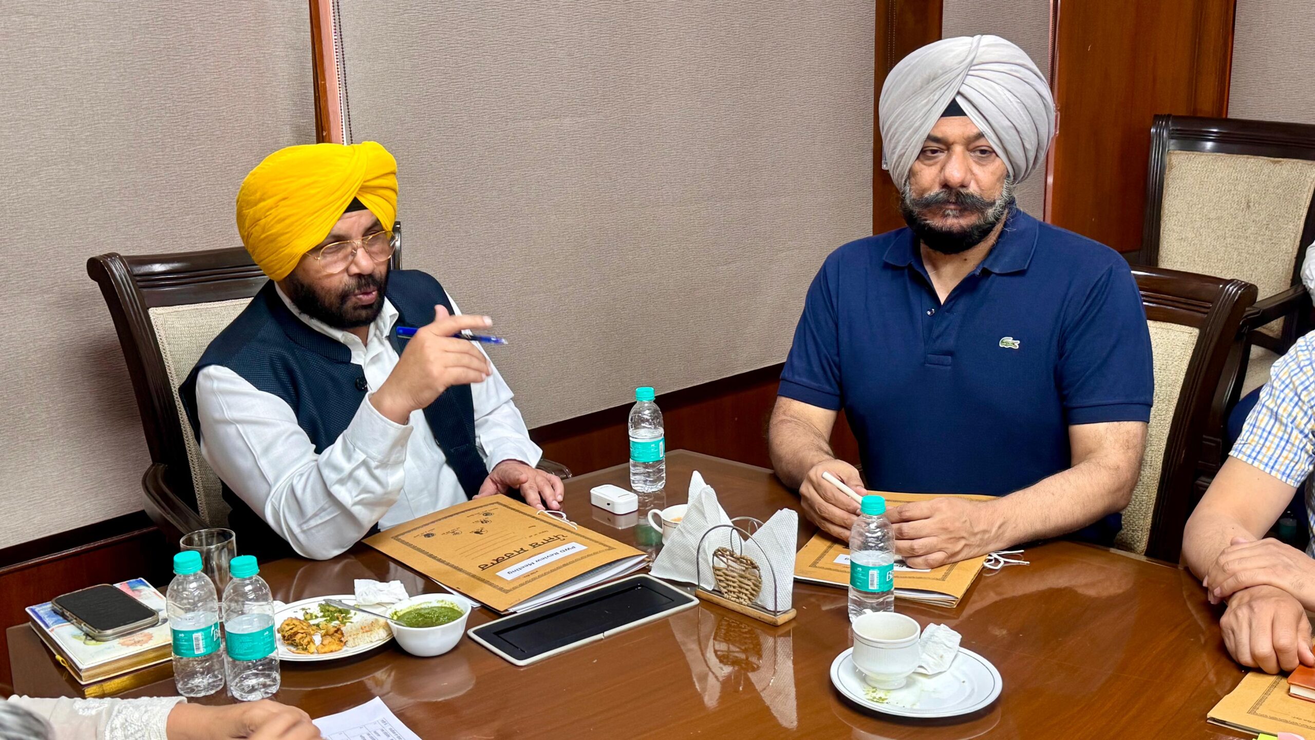 ਲੋਕ ਨਿਰਮਾਣ ਮੰਤਰੀ ਵਲੋਂ ਸੜਕ ਨਿਰਮਾਣ ਕਾਰਜ ਦੀ ਸਮੀਖਿਆ