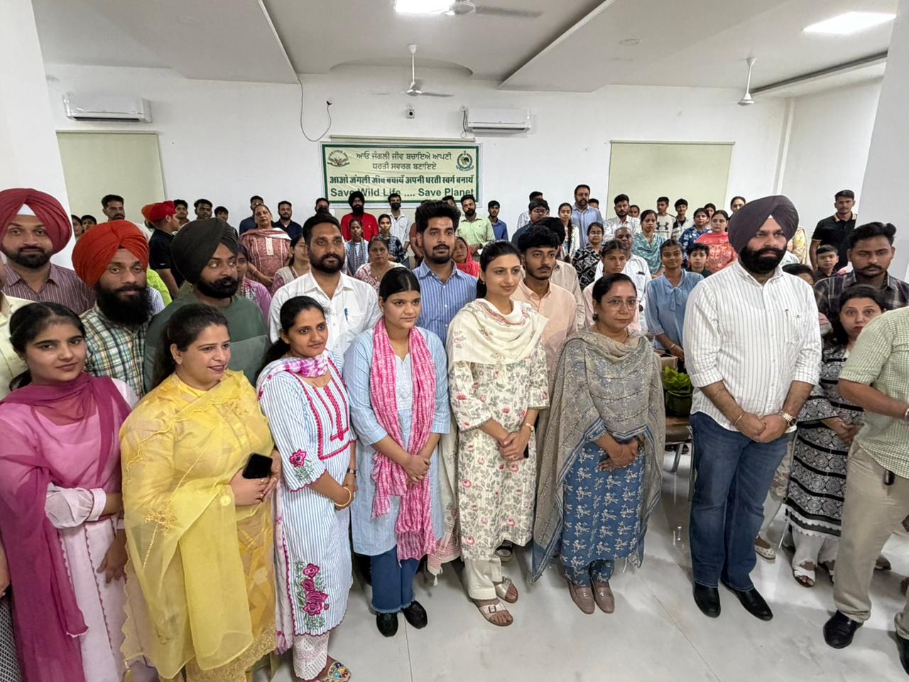 स्नेहिल मुलाकात से छत्तबीड़ चिड़ियाघर में गूंजी बच्चों की मुस्कानें, “प्रोजेक्ट मुस्कुराहट” से नाजुक परिस्थितियों वाले बच्चों को नई उम्मीद