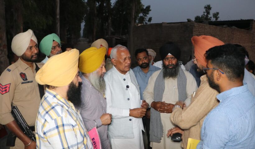 Cabinet Minister Barinder Kumar Goyal reviews flood protection works along Sutlej in Gidderpindi, Mandala Channa