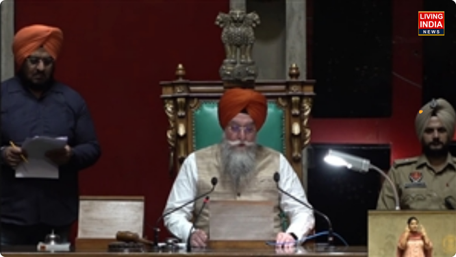 ਪੰਜਾਬ ਵਿਧਾਨ ਸਭਾ ਦੇ ਵਿਸ਼ੇਸ਼ ਸੈਸ਼ਨ ਦੀ ਸ਼ੁਰੂਆਤ ਅੱਜ ਭਾਵੁਕ ਅਤੇ ਹੰਗਾਮੇ ਭਰੇ ਮਾਹੌਲ ਵਿੱਚ ਹੋਈ। ਸਦਨ ਦੀ ਕਾਰਵਾਈ ਸ਼ੁਰੂ ਹੁੰਦਿਆਂ ਹੀ ਸਭ ਤੋਂ ਪਹਿਲਾਂ