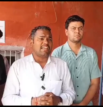 ਪਲਵਲ ਦੇ ਬੱਸ ਅੱਡੇ ਵਿੱਚ ਸਥਿਤ ਪੁਲਿਸ ਚੌਕੀ ਦੇ ਪਖਾਨੇ ਦੀ ਕੰਧ 'ਤੇ ਸੁੰਦਰੀਕਰਨ ਦੇ ਨਾਂ 'ਤੇ ਭਗਵਾਨ ਸ੍ਰੀ ਕ੍ਰਿਸ਼ਨ ਤੇ ਰਾਧਾ ਜੀ ਦੀਆਂ ਤਸਵੀਰਾਂ ਬਣਾਉਣ ਦਾ ਮਾਮਲਾ ਲਗਾਤਾਰ