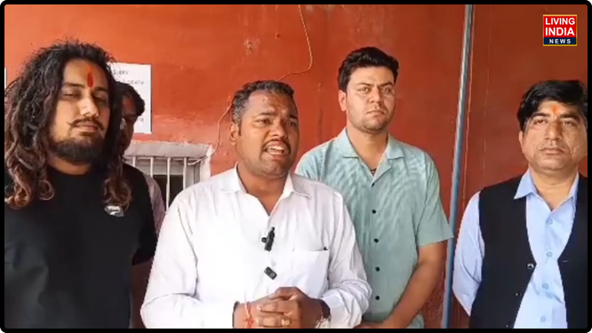 ਪਲਵਲ ਦੇ ਬੱਸ ਅੱਡੇ ਵਿੱਚ ਸਥਿਤ ਪੁਲਿਸ ਚੌਕੀ ਦੇ ਪਖਾਨੇ ਦੀ ਕੰਧ 'ਤੇ ਸੁੰਦਰੀਕਰਨ ਦੇ ਨਾਂ 'ਤੇ ਭਗਵਾਨ ਸ੍ਰੀ ਕ੍ਰਿਸ਼ਨ ਤੇ ਰਾਧਾ ਜੀ ਦੀਆਂ ਤਸਵੀਰਾਂ ਬਣਾਉਣ ਦਾ ਮਾਮਲਾ ਲਗਾਤਾਰ