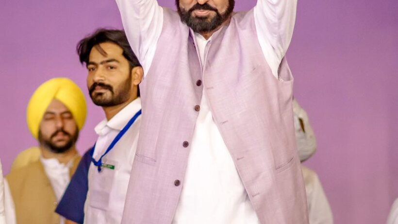 ਸ਼ਹਿਰਾਂ ਤੋਂ ਲੈ ਕੇ ਛੋਟੇ ਕਸਬਿਆਂ ਤੱਕ, ਲੱਖਾਂ ਦੇ ਬਿਲ ਵਾਲੇ ਮਰੀਜ਼ ਹੁਣ ਬਿਨਾਂ ਕੋਈ ਭੁਗਤਾਨ ਕੀਤੇ ਹਸਪਤਾਲ ਤੋਂ ਇਲਾਜ ਲੈ ਕੇ ਵਾਪਸ ਘਰਾਂ ਨੂੰ ਪਰਤ ਰਹੇ ਸ਼ਹਿਰਾਂ ਅਤੇ ਛੋਟੇ ਕਸਬਿਆਂ ਵਿੱਚ 40 ਲੱਖ ਤੋਂ ਵੱਧ ਰਜਿਸਟ੍ਰੇਸ਼ਨਾਂ ਨਾਲ, ਪੰਜਾਬ ਦੀ ਸਿਹਤ ਯੋਜਨਾ ਦੀ ਪਹੁੰਚ ਲਗਾਤਾਰ ਵਧ ਰਹੀ