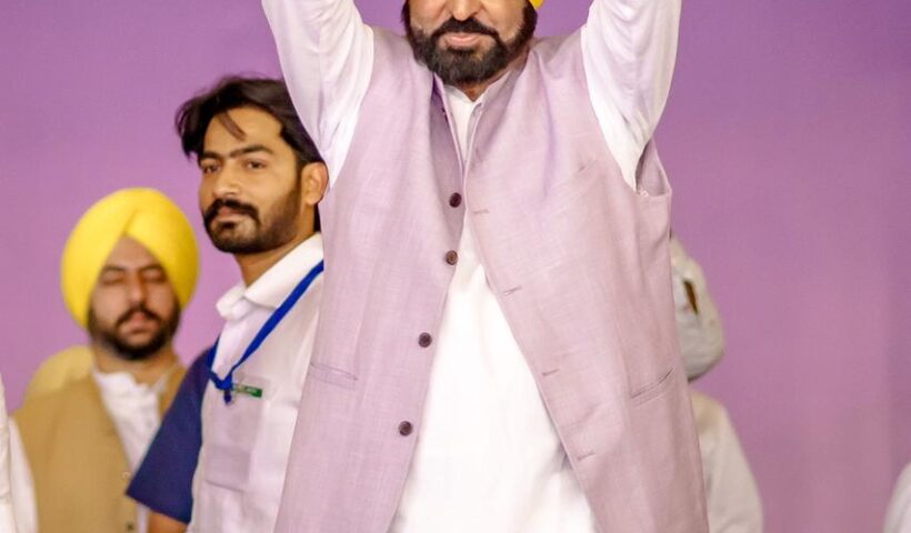 ਸ਼ਹਿਰਾਂ ਤੋਂ ਲੈ ਕੇ ਛੋਟੇ ਕਸਬਿਆਂ ਤੱਕ, ਲੱਖਾਂ ਦੇ ਬਿਲ ਵਾਲੇ ਮਰੀਜ਼ ਹੁਣ ਬਿਨਾਂ ਕੋਈ ਭੁਗਤਾਨ ਕੀਤੇ ਹਸਪਤਾਲ ਤੋਂ ਇਲਾਜ ਲੈ ਕੇ ਵਾਪਸ ਘਰਾਂ ਨੂੰ ਪਰਤ ਰਹੇ ਸ਼ਹਿਰਾਂ ਅਤੇ ਛੋਟੇ ਕਸਬਿਆਂ ਵਿੱਚ 40 ਲੱਖ ਤੋਂ ਵੱਧ ਰਜਿਸਟ੍ਰੇਸ਼ਨਾਂ ਨਾਲ, ਪੰਜਾਬ ਦੀ ਸਿਹਤ ਯੋਜਨਾ ਦੀ ਪਹੁੰਚ ਲਗਾਤਾਰ ਵਧ ਰਹੀ