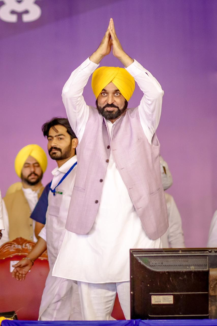 ਸ਼ਹਿਰਾਂ ਤੋਂ ਲੈ ਕੇ ਛੋਟੇ ਕਸਬਿਆਂ ਤੱਕ, ਲੱਖਾਂ ਦੇ ਬਿਲ ਵਾਲੇ ਮਰੀਜ਼ ਹੁਣ ਬਿਨਾਂ ਕੋਈ ਭੁਗਤਾਨ ਕੀਤੇ ਹਸਪਤਾਲ ਤੋਂ ਇਲਾਜ ਲੈ ਕੇ ਵਾਪਸ ਘਰਾਂ ਨੂੰ ਪਰਤ ਰਹੇ ਸ਼ਹਿਰਾਂ ਅਤੇ ਛੋਟੇ ਕਸਬਿਆਂ ਵਿੱਚ 40 ਲੱਖ ਤੋਂ ਵੱਧ ਰਜਿਸਟ੍ਰੇਸ਼ਨਾਂ ਨਾਲ, ਪੰਜਾਬ ਦੀ ਸਿਹਤ ਯੋਜਨਾ ਦੀ ਪਹੁੰਚ ਲਗਾਤਾਰ ਵਧ ਰਹੀ