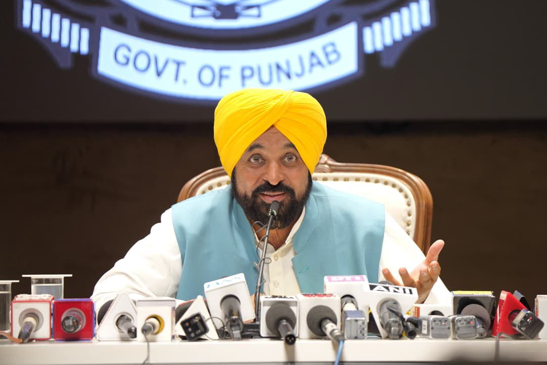 CM Maan Appointment President: पंजाब के मुख्यमंत्री ने राष्ट्रपति से मुलाकात के लिए मांगा समय, आप नेताओं के पार्टी छोड़ने को लेकर कर सकते है बात 