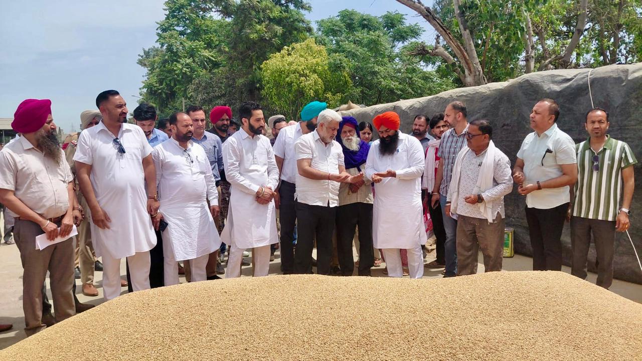 ਕਣਕ ਦੀ ਖਰੀਦ ਦੇ ਮਾਮਲੇ ਵਿੱਚ ਹੁਣ ਤੱਕ ਸੰਗਰੂਰ ਮੋਹਰੀ, ਖਰੀਦ ਪੂਰੀ ਰਫ਼ਤਾਰ ਨਾਲ ਚੱਲ ਰਹੀ: ਖੁਰਾਕ, ਸਿਵਲ ਸਪਲਾਈ ਅਤੇ ਖਪਤਕਾਰ ਮਾਮਲੇ ਮੰਤਰੀ ਲਾਲ ਚੰਦ ਕਟਾਰੂਚੱਕ