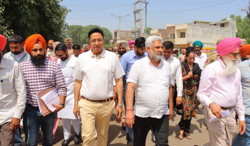 Minister Kataruchak reviews ongoing wheat procurement at Bhagtanwala Grain Market