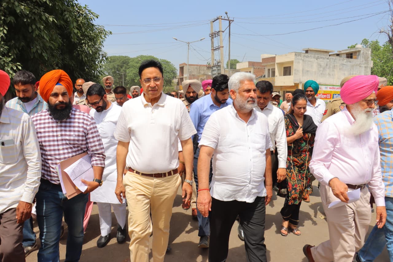 Minister Kataruchak reviews ongoing wheat procurement at Bhagtanwala Grain Market