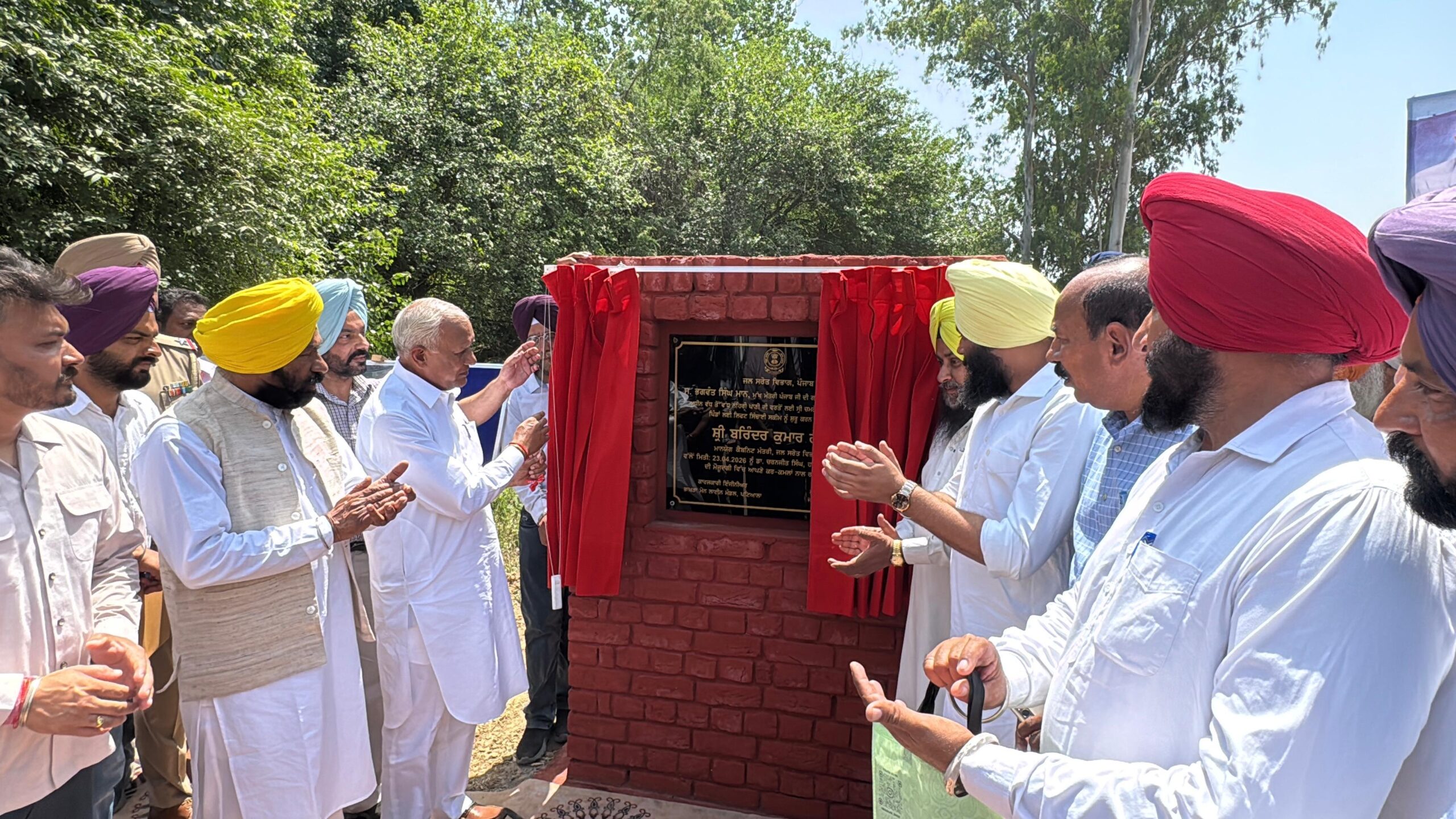 ਬਰਿੰਦਰ ਗੋਇਲ ਵੱਲੋਂ ਪਿੰਡ ਓਇੰਦ ਵਿਖੇ ਨਹਿਰੀ ਪਾਣੀ ਲਿਫ਼ਟ ਸਿੰਚਾਈ ਪ੍ਰਾਜੈਕਟ ਦਾ ਉਦਘਾਟਨ, 44.83 ਕਰੋੜ ਰੁਪਏ ਦੀ ਲਾਗਤ ਵਾਲੇ ਪ੍ਰਾਜੈਕਟ ਨਾਲ 4500 ਏਕੜ ਖੇਤੀਯੋਗ ਜ਼ਮੀਨ ਨੂੰ ਪਹਿਲੀ